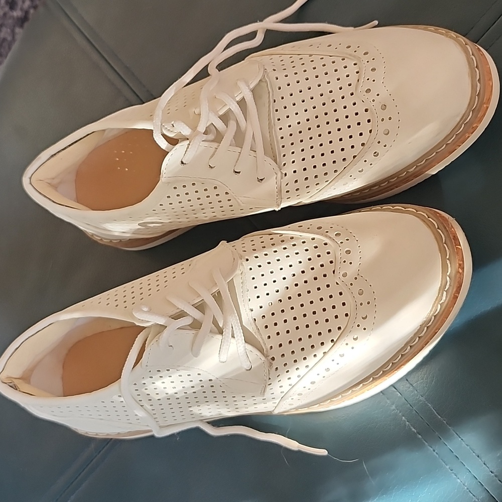 Elegant Cream Women's Brogues